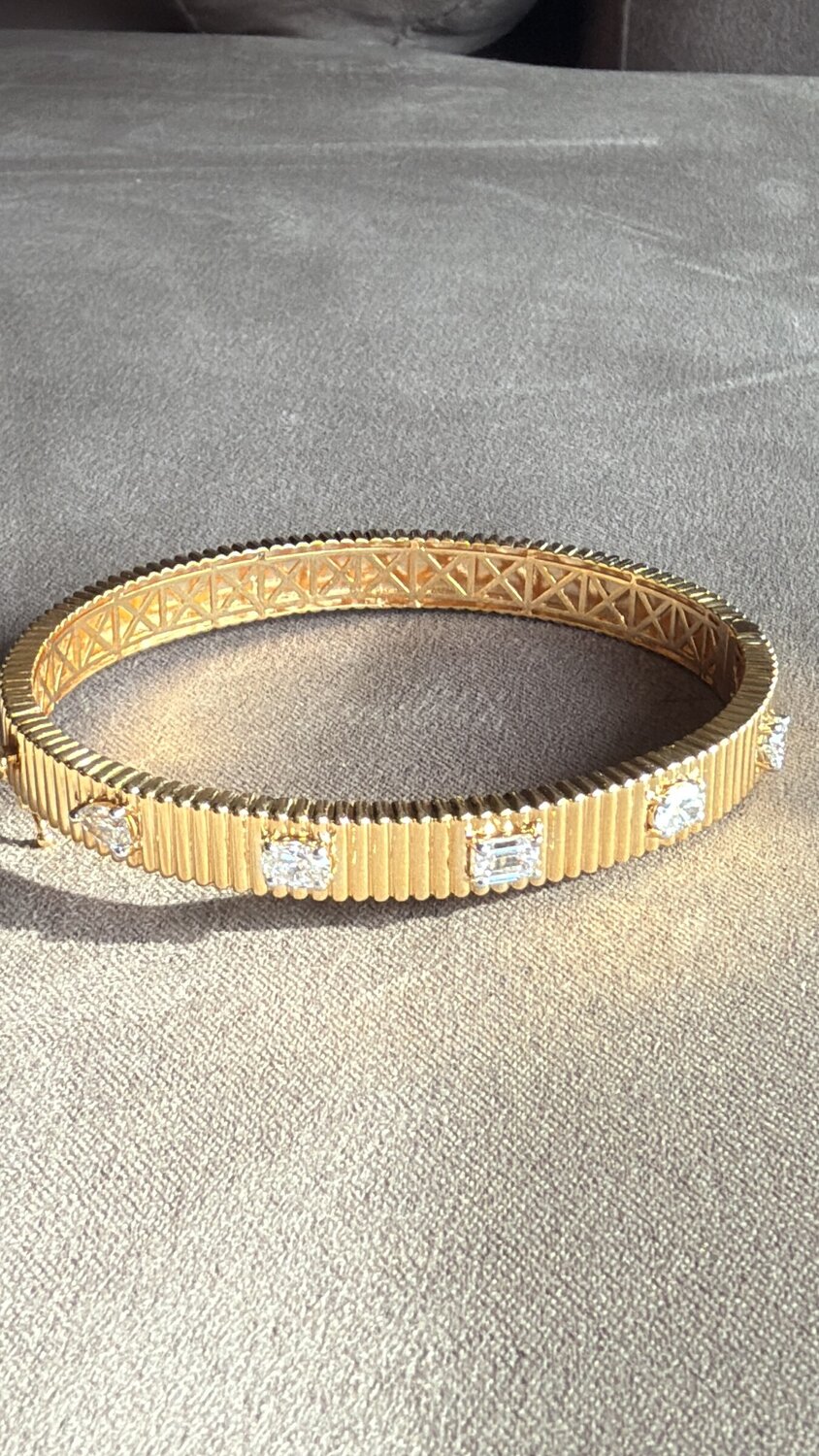 Gold Fluted Diamond Station Bangle